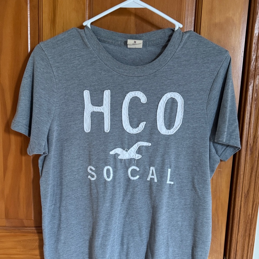 Hollister Gray Short Sleeve Tee - Picture 2 of 3
